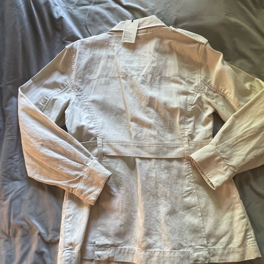 BR/HTG-SF78 off white coat with belt! Size medium. NWT - Picture 6 of 6